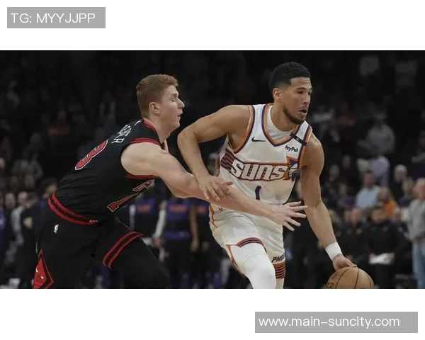 布克下半场狂砍23分揭秘：脱掉紧身防护短裤后活动自如