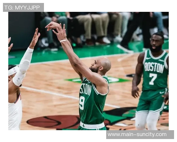 杰伦布朗半场状态低迷中投失准两分球命中率惨淡仅得两分