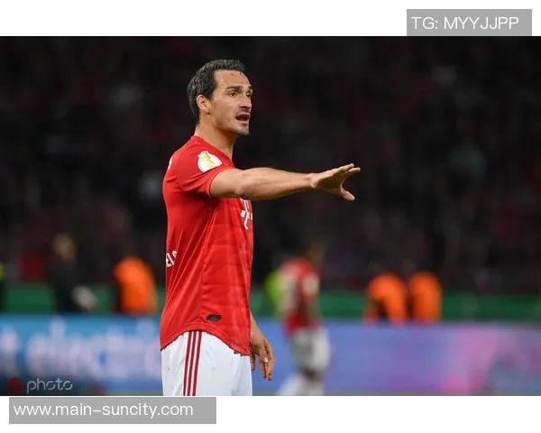 多特蒙德即将以1200万欧元签下克鲁塞罗左后卫普拉特斯